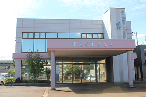 セントラルホール翼